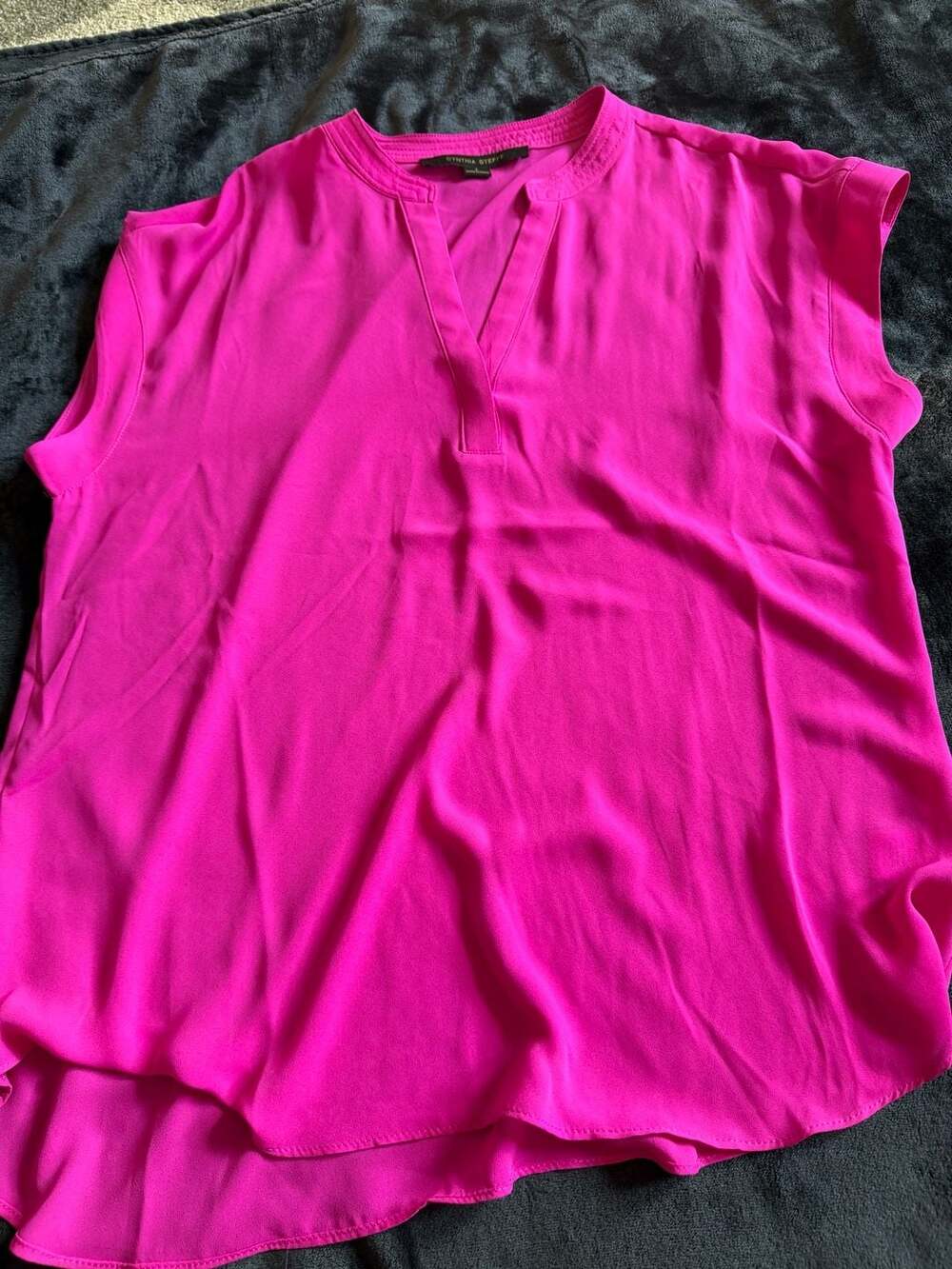 Cynthia Steffe Hot Pink V-Neck Sleeveless Blouse Top Size L